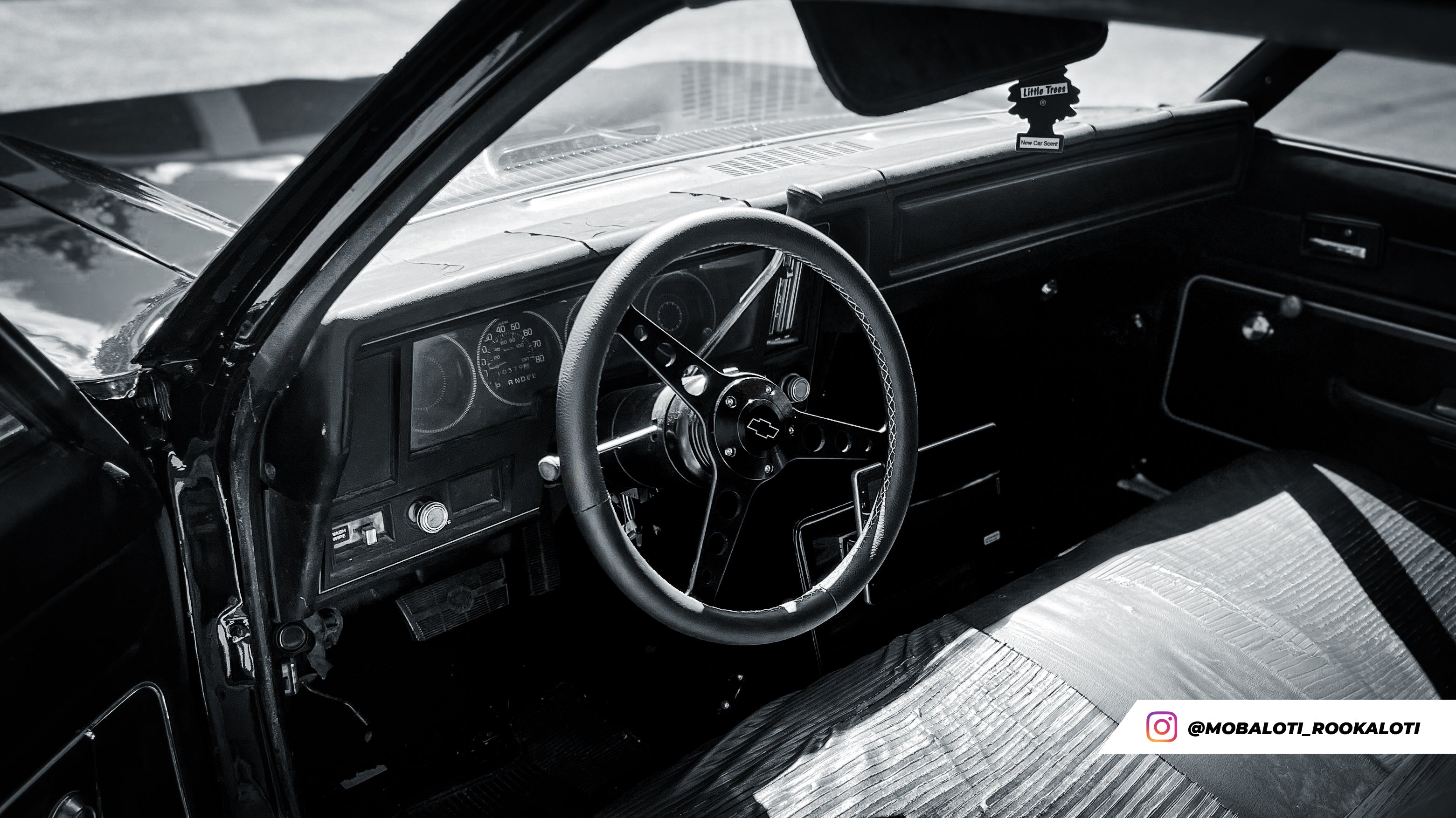 #1926 Billet Classic Series Black Wheel Chev Logo & Install Kit